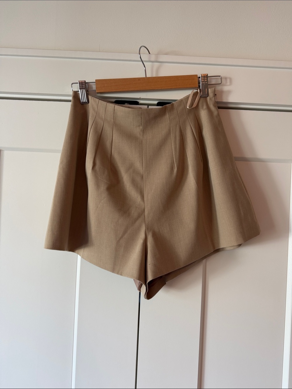 STAUD Magpie Woven Shorts High-Waist - Tan